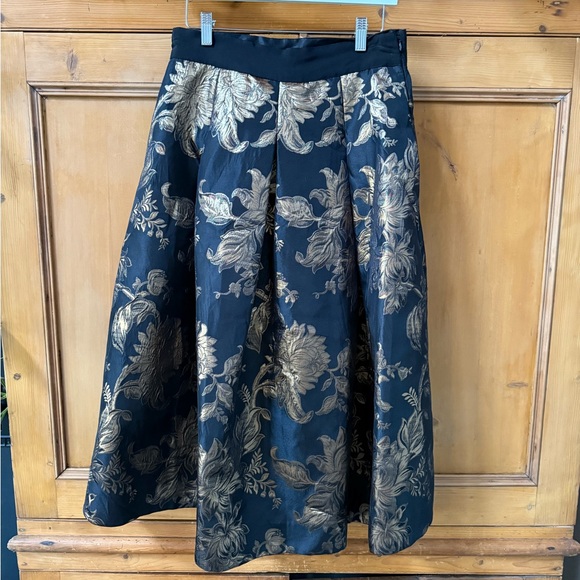 NWT White House Black Market Black and Gold Skirt metallic jacquard floral - Picture 2 of 11